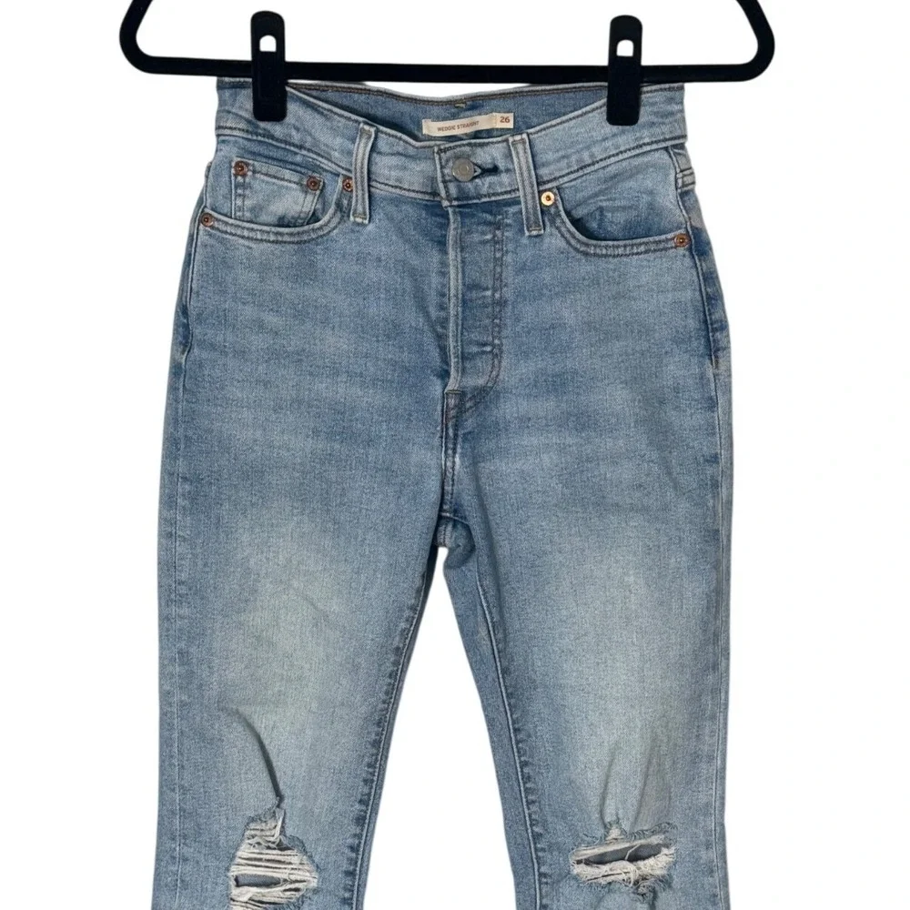 Levi's Women's Wedgie‎ Straight Ankle High Rise Distressed Light Wash Jeans 26